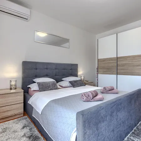 Deno&melly By Interhome *